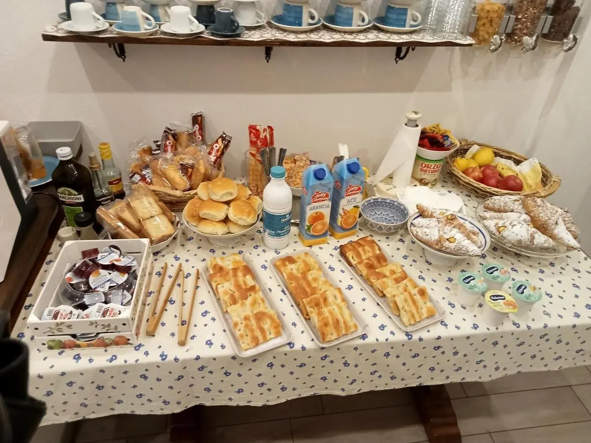 Un Posto Al Sole Bed & Breakfast Molino Nuovo  Italy