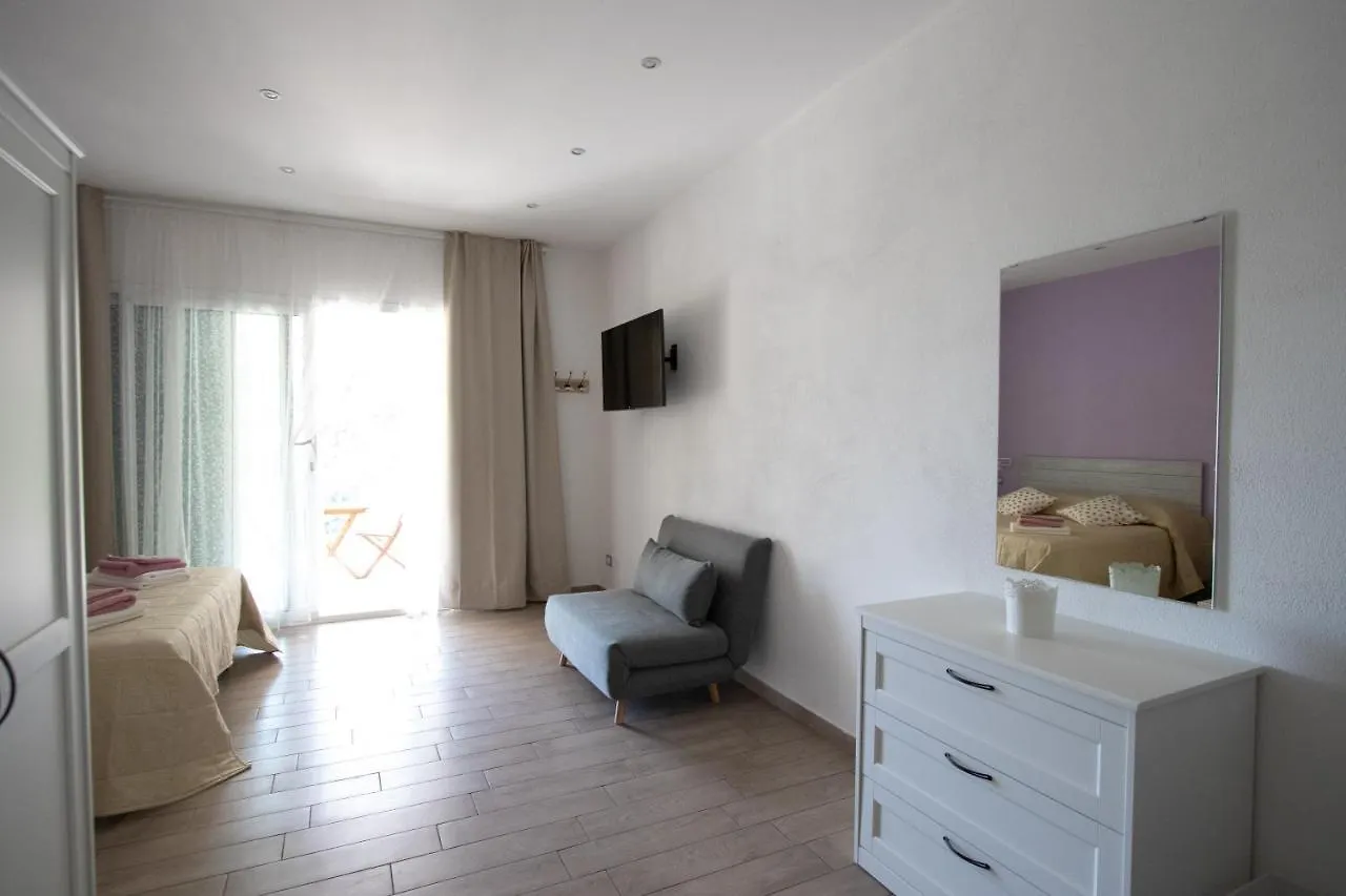 Un Posto Al Sole Bed & Breakfast Molino Nuovo  Italy