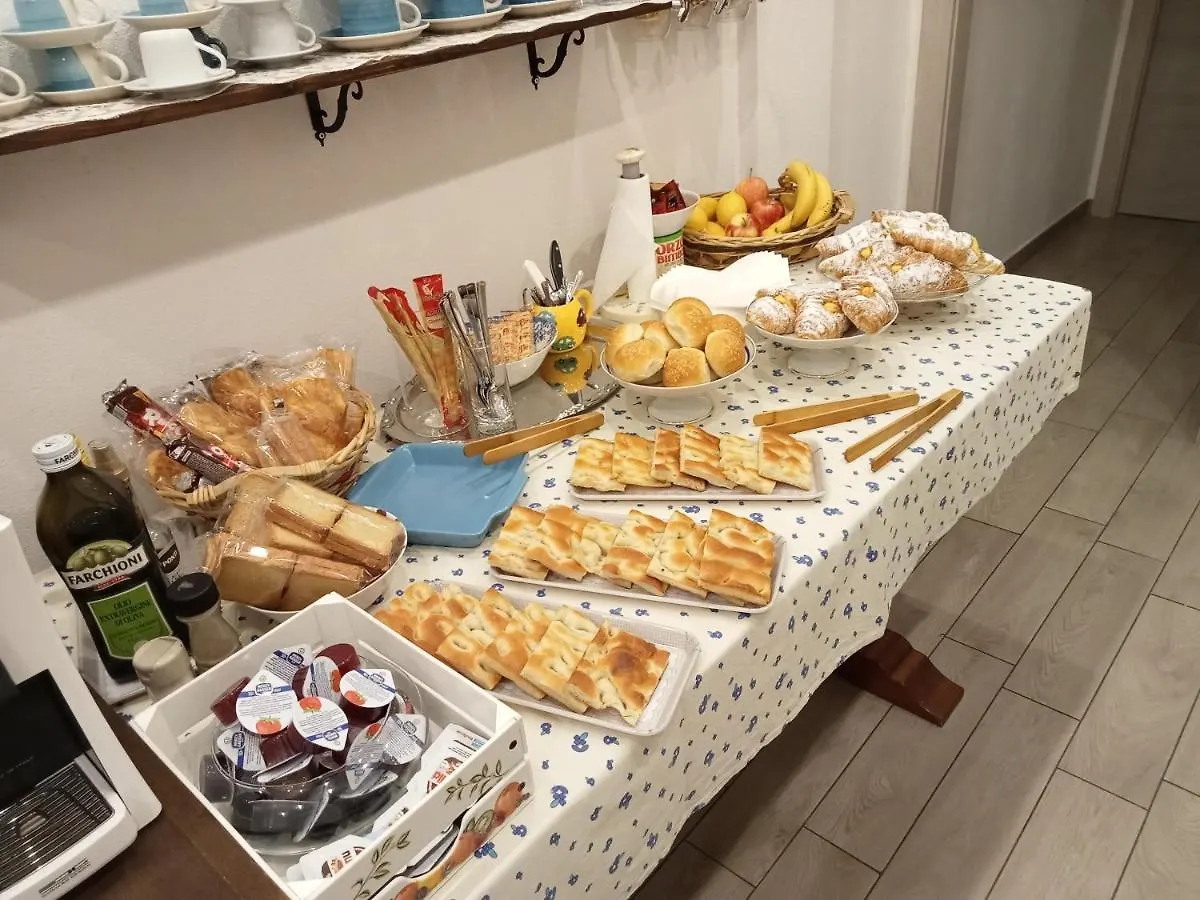 Un Posto Al Sole Bed & Breakfast Molino Nuovo  Italy